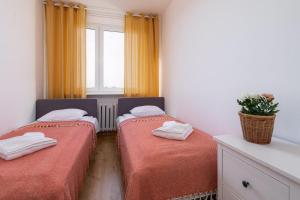 Salt Island Apartment Sea and Harbor View by Noclegi Renters