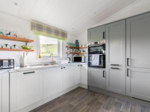 Chalet Loch Leven Lodge 16 Robins Nest by Interhome