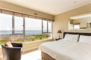 Third floor sea facing 2 bedroom apartment with balcony