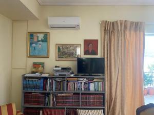 Traditional And Spacious Apartment In Neo Psychiko