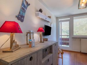 Apartment Les Lauzes D25 by Interhome