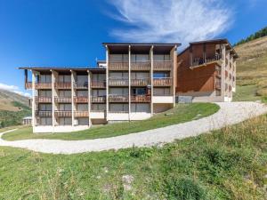 Apartment Asters 1204 batiment B4 by Interhome