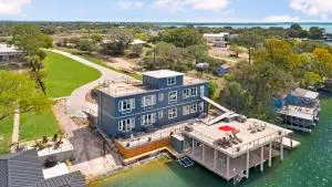 Waterfront House with Boat And Jet Ski Slips and Pet Friendly - 马布尔福尔斯
