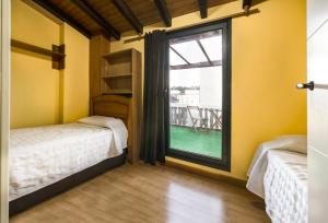 Cerca del puerto deportivo y de la playa