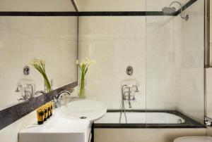 Deluxe Room room in Leon's Place Hotel In Rome