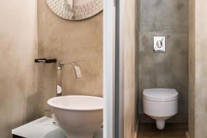 Deluxe Apartment room in Striking Apartments in Kolonaki by UPSTREET
