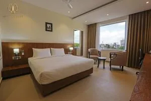 Hotel Oil Field - Mon