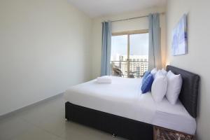 RH- Bright 1BR in JVC, near Circle mall