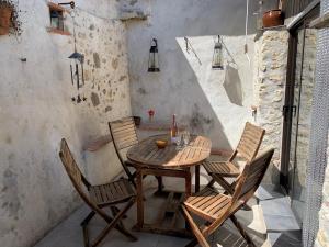 Maisons de vacances Gites de Verger, stylish self catering cottages in Sos : Maison 3 Chambres