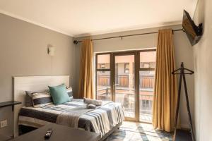 Excellently located close to N1, Free WIFI, SMART TV, Easy Self Check in, Modern and many RESTAURANTS on premises