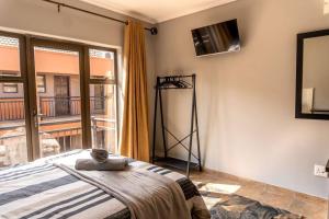 Excellently located close to N1, Free WIFI, SMART TV, Easy Self Check in, Modern and many RESTAURANTS on premises