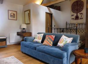 Rural 17th century barn studio apartment