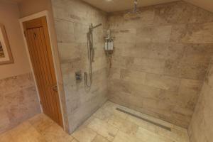 Halfmoon Lodge @ Knights Hole wheelchair access