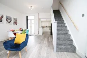 Borough House by SSW - 3BR, Sleeps 7, Easy access to Centre, Tata and Aberavon Beach - Cwmafan