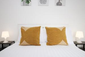 3-Bed Townhouse - Central, Free parking