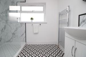 3-Bed Townhouse - Central, Free parking