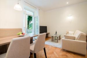One-Bedroom Apartment with Balcony