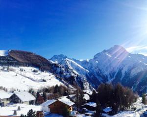 Pied de Piste à 20 M du telesiege "Le Diable", Menage Inclus, Possible de louer 2 Apparts, Vue Panoramique