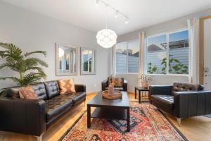 Sleek Home near Old Town with Rooftop Hot Tub & Mtn Views