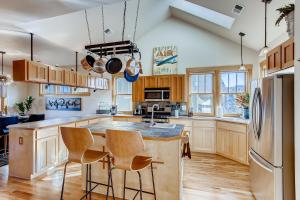 Brilliant Posh Home - Backs to Poudre River Trail!