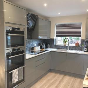 City Centre Town House with City Views and Free Parking 7FSBI