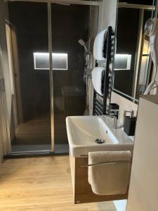 Penzion a Restaurace ZÁMECKÁ VRÁTNICA