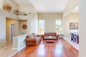 Lakeside Tropical Retreat - Raintree