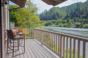 Siuslaw River House - Mapleton