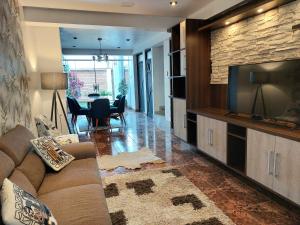 Jull complete house with 8 bedrooms and 6 bathroom