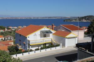 Apartments with parking space Preko, Ugljan - 8417