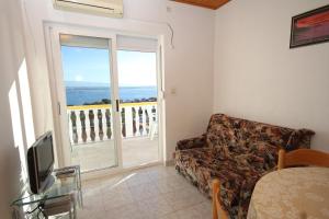 Two-Bedroom Apartment with Terrace and Sea View room in Apartments with a parking space Preko Ugljan - 8417