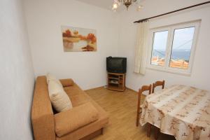 One-Bedroom Apartment with Terrace and Sea View room in Apartments with a parking space Preko Ugljan - 8417