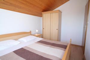 Apartments with parking space Preko, Ugljan - 8417