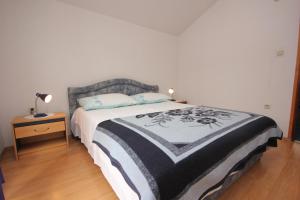 Apartments with parking space Kraj, Pasman - 8502