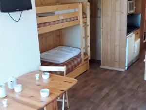 Studio ski aux pieds avec balcon, idéal pour 4 personnes - FR-1-346-471