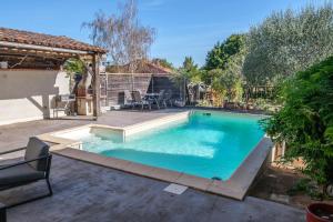Maisons de vacances Maison tout confort avec piscine : Maison 4 Chambres