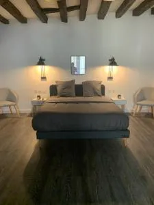 The Grey House - Épuisay