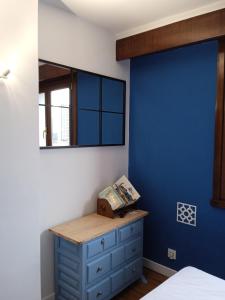 Superviews y parking vigilado en habitación independiente, baño privado, en apartamento particular, Français&English