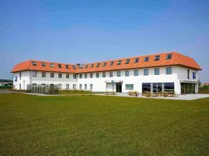 ibis budget Oostende Airport - 布列登