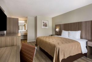 King Room - Accessible/Smoking room in Quality Inn