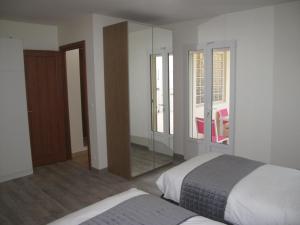 EDEN CAP : A delightful villa lodges 11 adults just one km away from Monte Carlo station