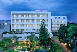 Hotel Cenneys Gateway - Dharmapuri