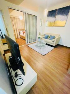 Stylish 1 bedroom condo with pool view and Fast WIFI