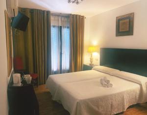 Superior Double or Twin Room room in Hostal Tres Soles