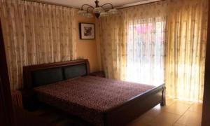 2 bedroom with private garden, walk to Nissi Beach, communal swimming pool