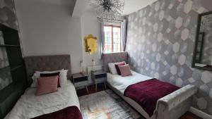 The Walrus Bar and Hostel