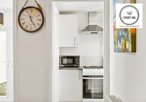 3 Bedroom House with Parking & Garden By Cherry Inn Short Lets & Serviced Accommodation Cambridge