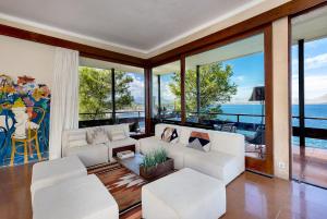 Es Balco, Villa over the mediterranean sea with private beach access