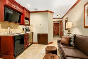 Four-Bedroom Presidential Suite room in Condos at Canyons Resort by White Pines