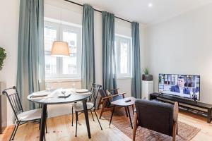 150 Rivoli Apartments by LovelyStay